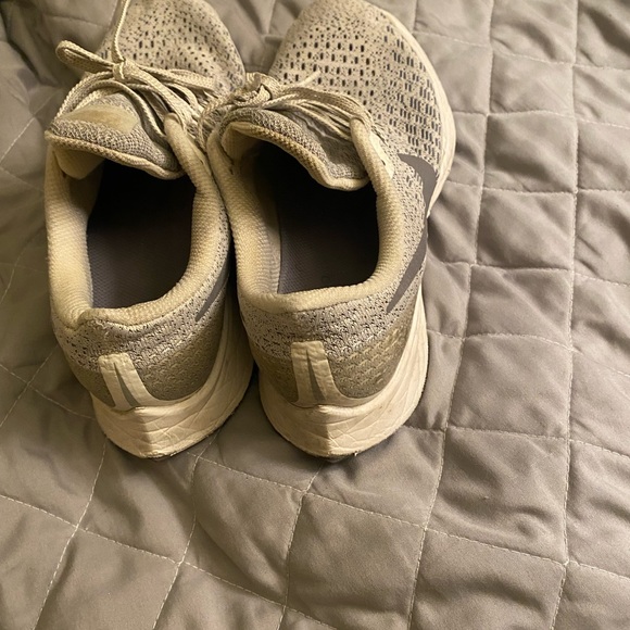 Nike sneakers - Picture 2 of 3